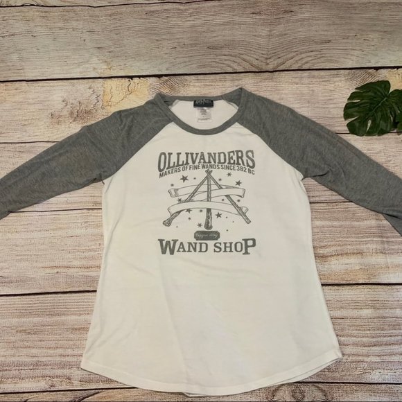 EUC•Harry Potter “Ollivanders” 3/4 Tee - Picture 1 of 9